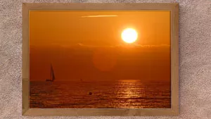 Segelboot im Sonnenuntergang an der Ostsee Segelboot im Sonnenuntergang an der Ostsee