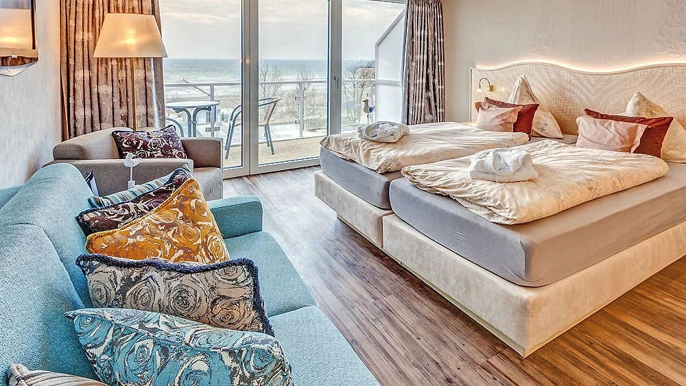 Doppelzimmer mit Balkon und Blick auf die Ostsee