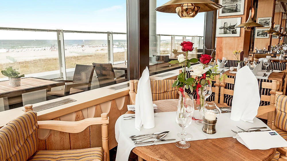 Hotelrestaurant mit Blick auf die Ostsee