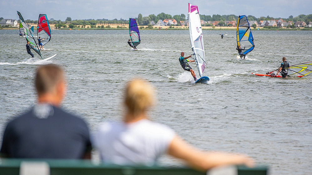 Windsurfen auf dem Binnensee