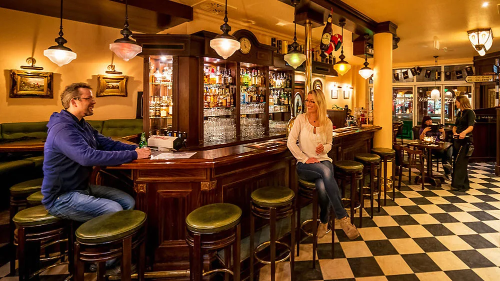 Uriger Tresen im original Irish-Pub-Style