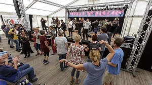 Jazzkonzerte auf verschiedenen Bühnen des Ortes Jazzkonzerte auf verschiedenen Bühnen des Ortes