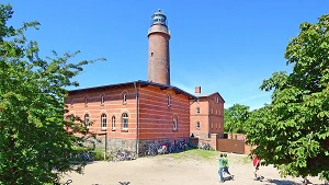 Leuchtturmgehöft mit Leuchtturmwärterhäuschen und Gebäude des Meeresmuseums