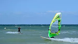 Wassersport wie Windsurfen