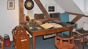 Schreibtisch von 1885