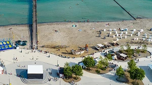 Seebrückenvorplatz mit Veranstaltungsbühne „Meerbühne“