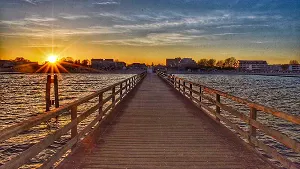 Seebrücke im Sonnenuntergang