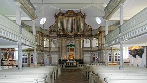 Kanzelaltar und Orgel in der Kappelner Kirche