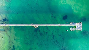ungewöhnliche Perspektive: Seebrücke Kühlungsborn in der Draufsicht