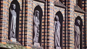Figurenzyklus in der Fassade