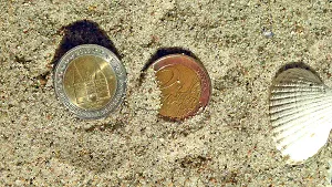 Bild des Holstentores auf einer 2-Euro-Münze