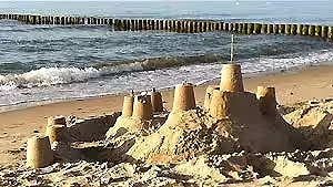 Sandburgen und Kletterburgen