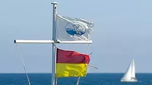 Flaggen am Strand