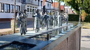 Umgangsbrunnen, gestaltet vom Warnemünder Bildhauer Wolfgang Friedrich