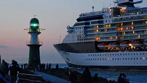 Cruise ship gets of Warnemuende