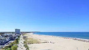 Blick über den Warnemünder Strand Richtung Westen